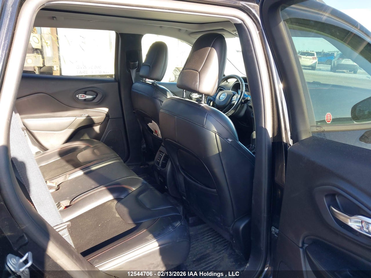 Image #/images/mount/1C4PJMBX1MD110924_08.jpg for vehicle