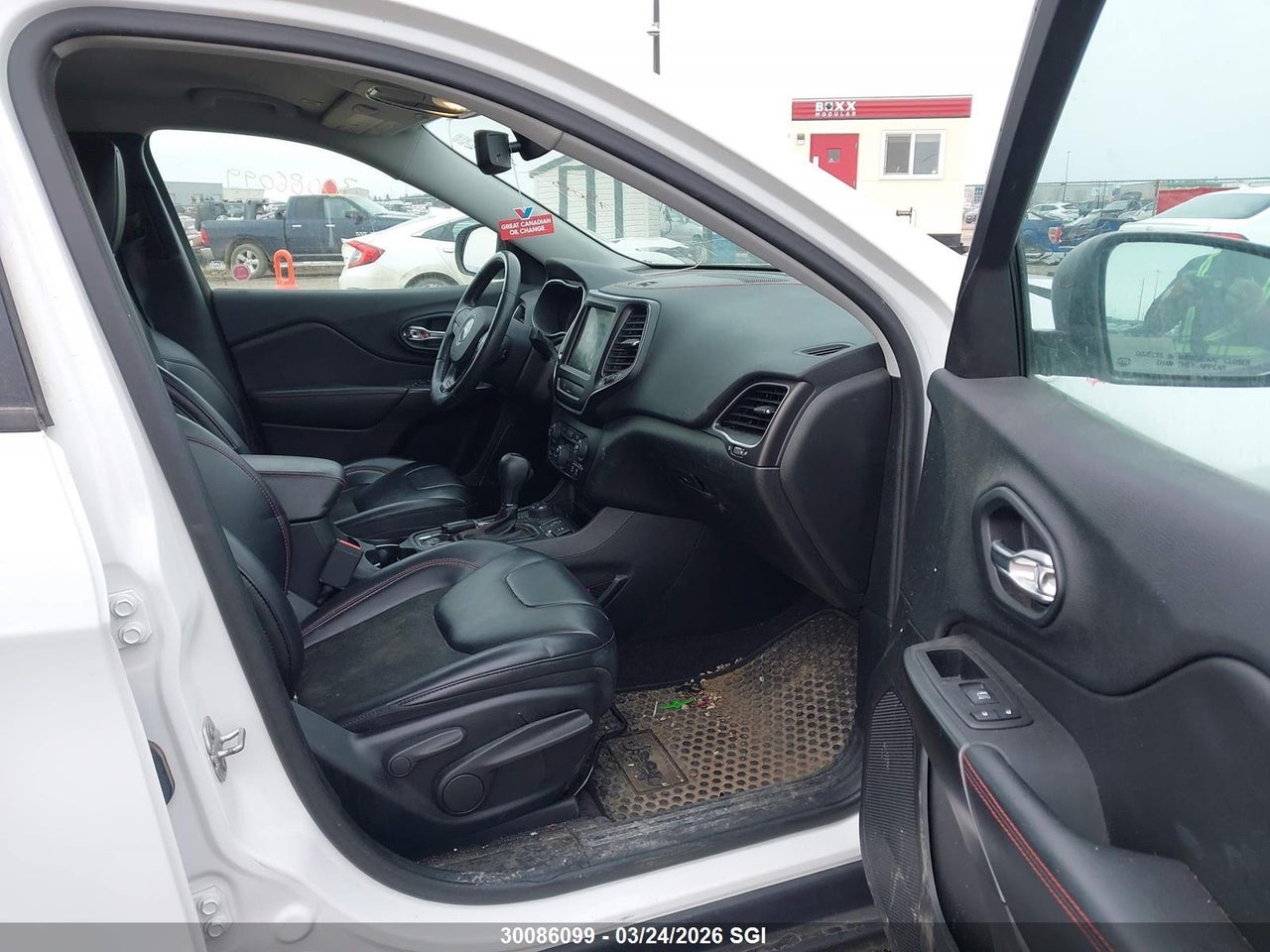 Image #/images/mount/1C4PJMBX2KD201553_05.jpg for vehicle