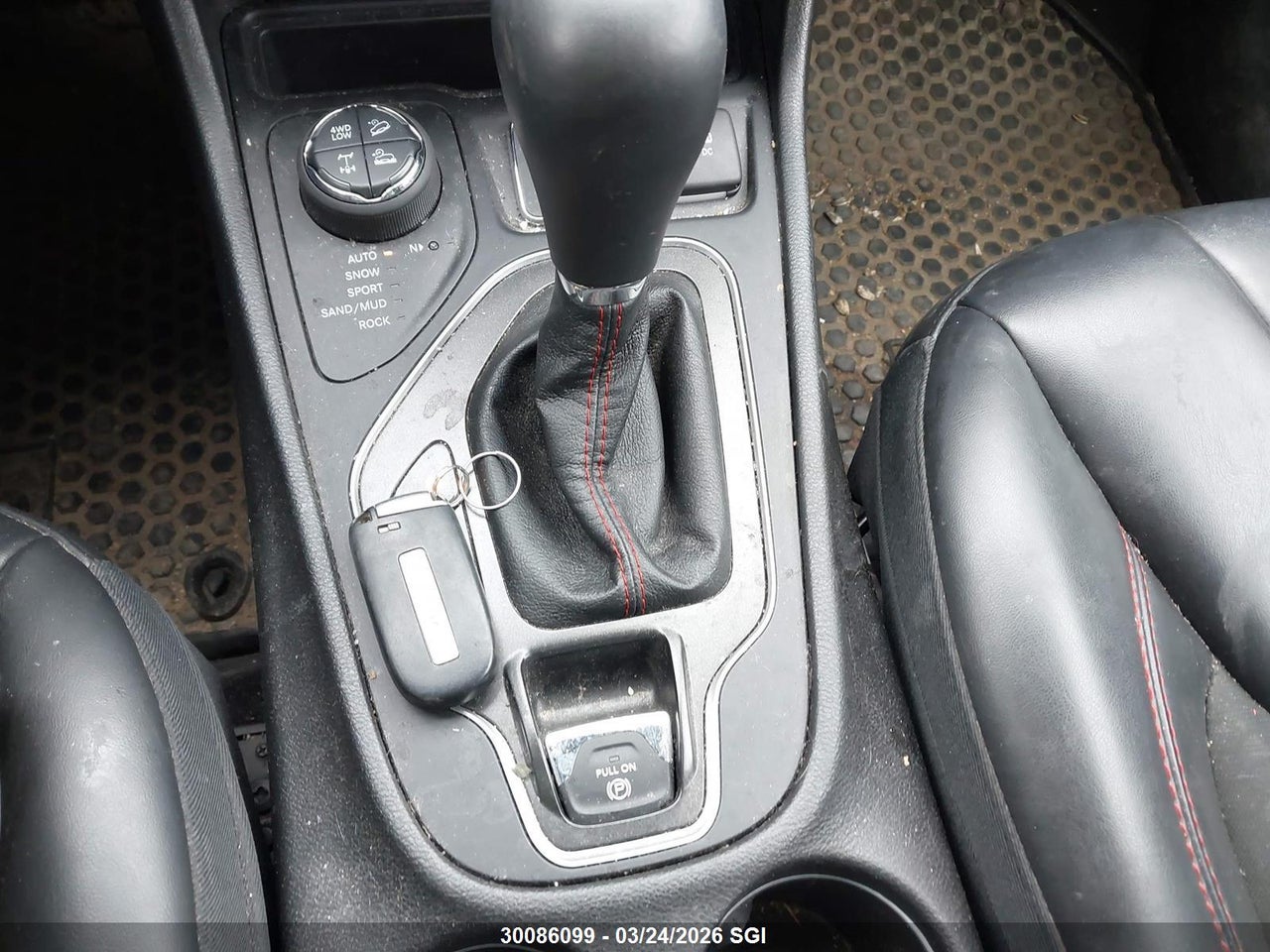 Image #/images/mount/1C4PJMBX2KD201553_11.jpg for vehicle