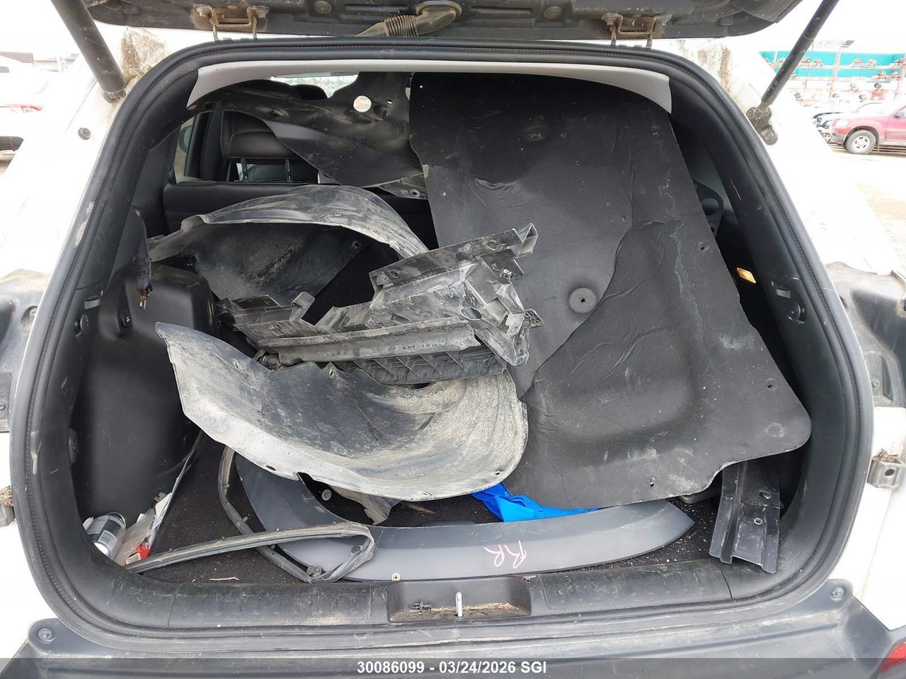 Image #/images/mount/1C4PJMBX2KD201553_18.jpg for vehicle