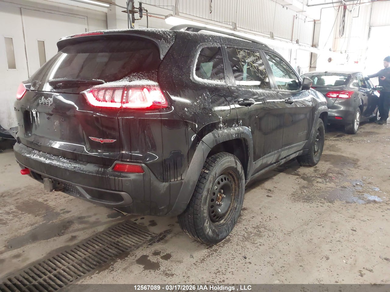 Image #/images/mount/1C4PJMBX8MD178783_04.jpg for vehicle