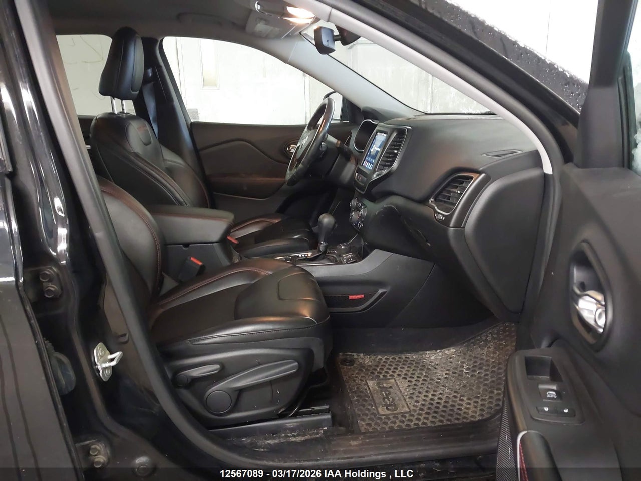 Image #/images/mount/1C4PJMBX8MD178783_05.jpg for vehicle