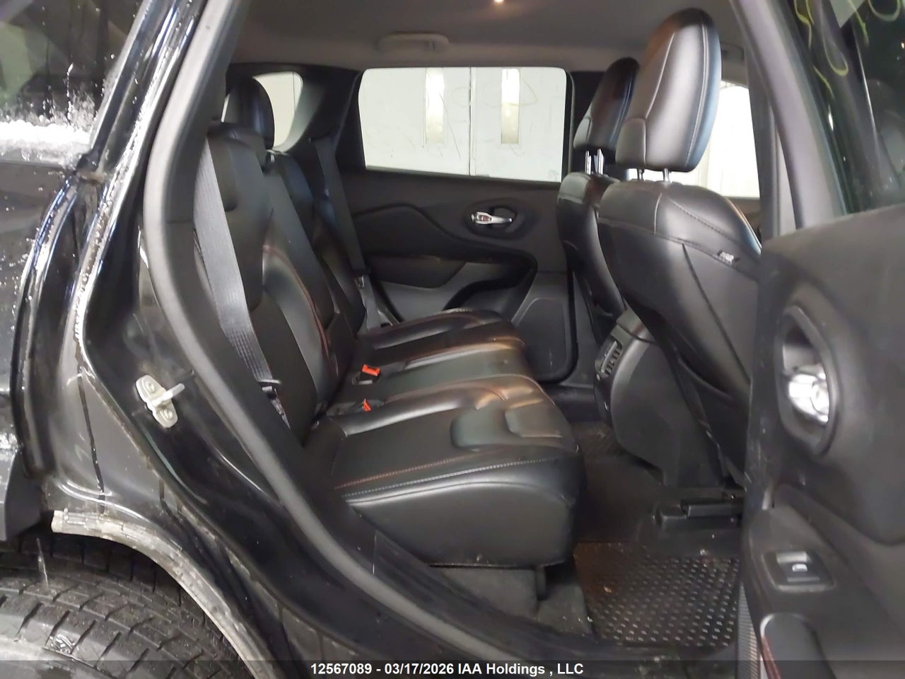 Image #/images/mount/1C4PJMBX8MD178783_08.jpg for vehicle