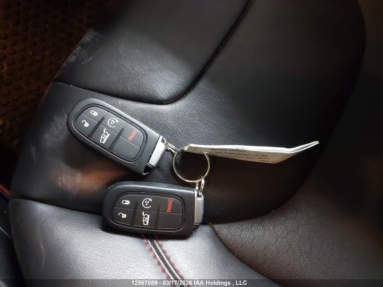 Image #/images/mount/1C4PJMBX8MD178783_11.jpg for vehicle