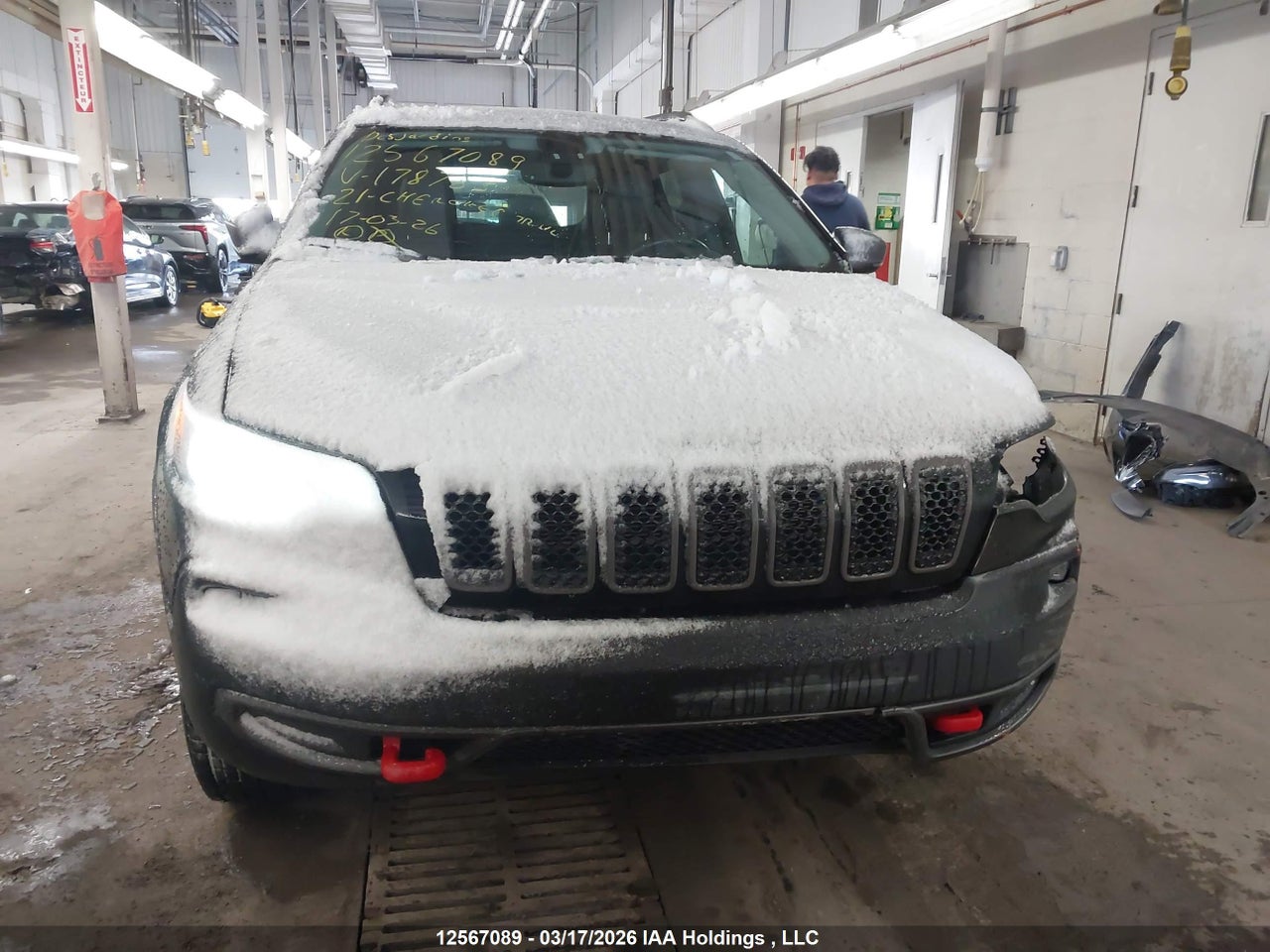 Image #/images/mount/1C4PJMBX8MD178783_13.jpg for vehicle