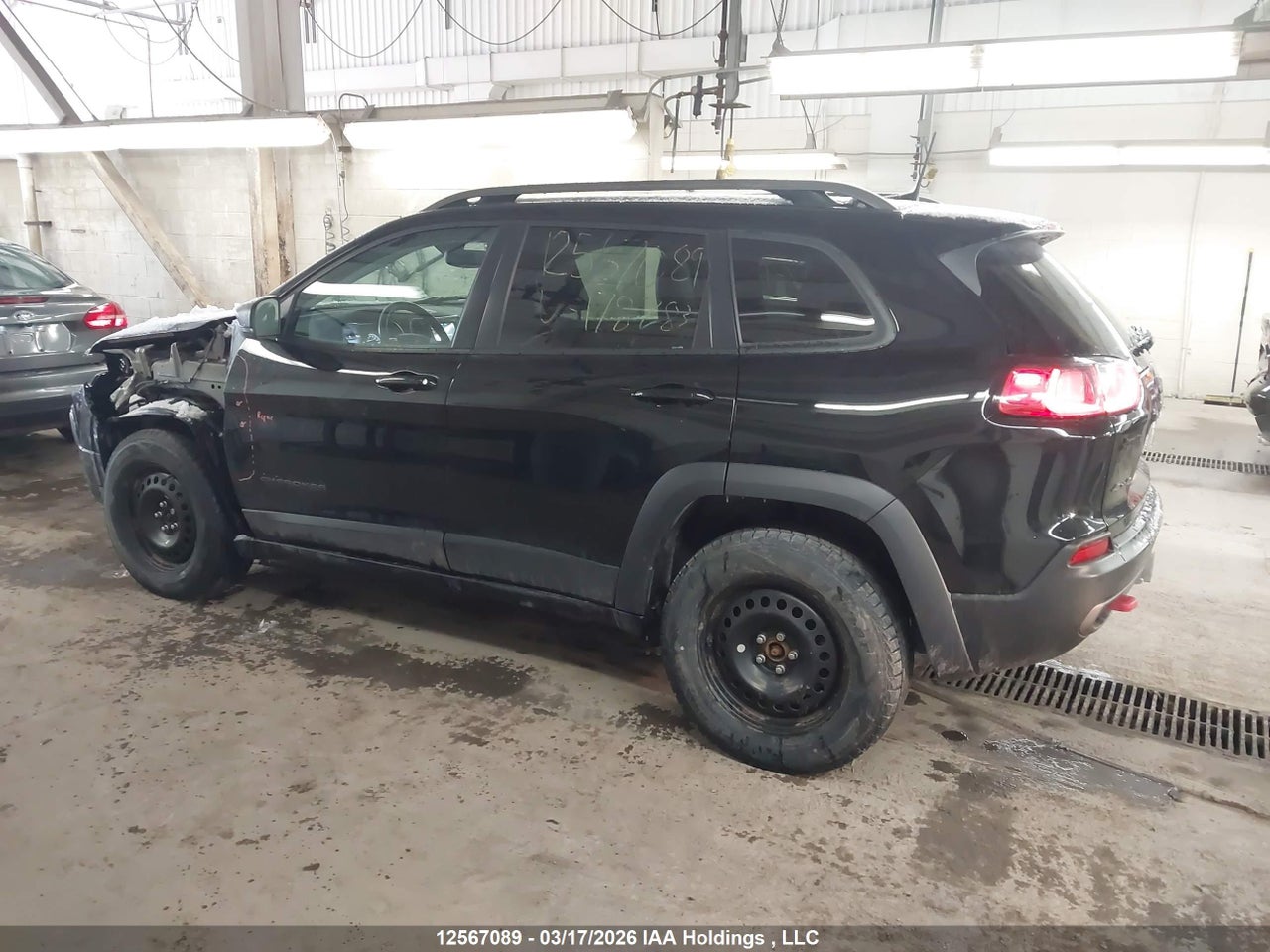 Image #/images/mount/1C4PJMBX8MD178783_15.jpg for vehicle