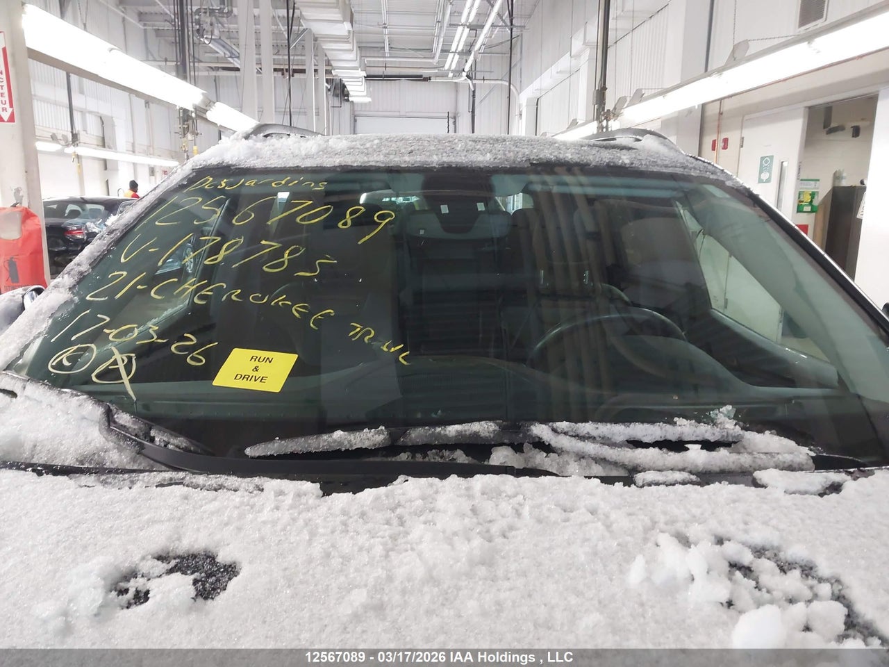 Image #/images/mount/1C4PJMBX8MD178783_18.jpg for vehicle