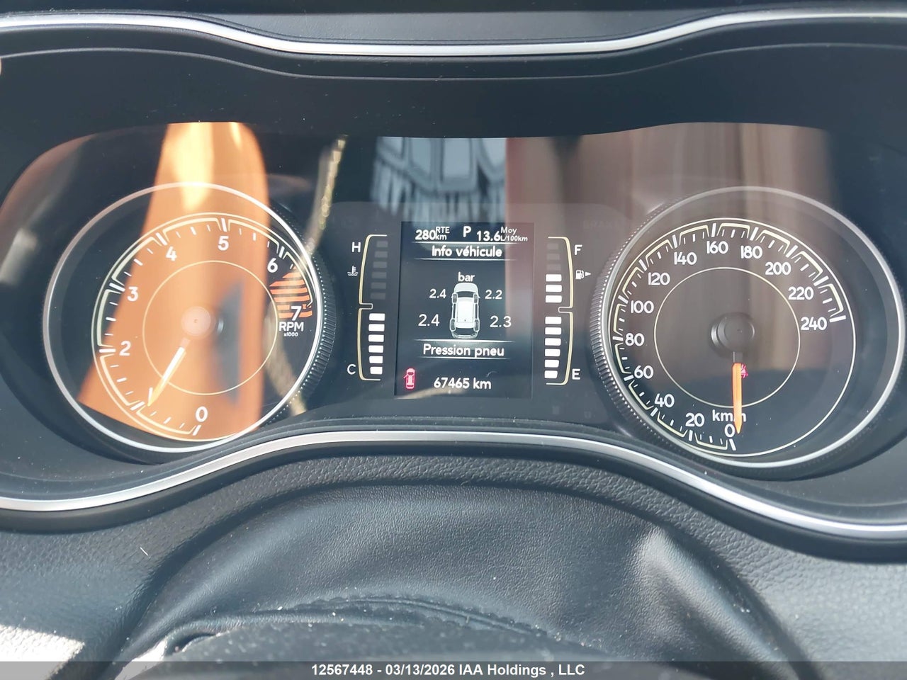 Image #/images/mount/1C4PJMCB8KD152345_07.jpg for vehicle