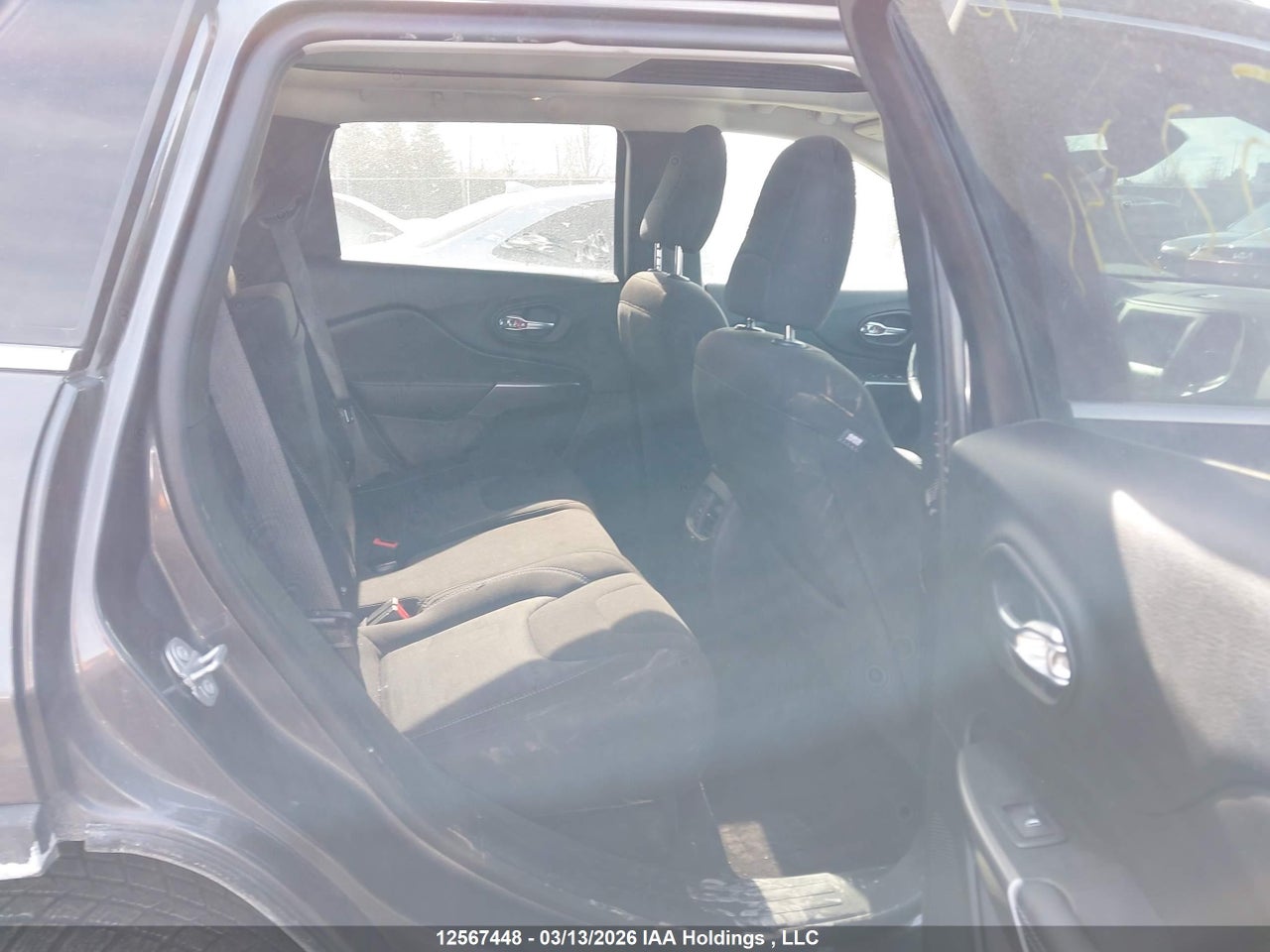 Image #/images/mount/1C4PJMCB8KD152345_08.jpg for vehicle