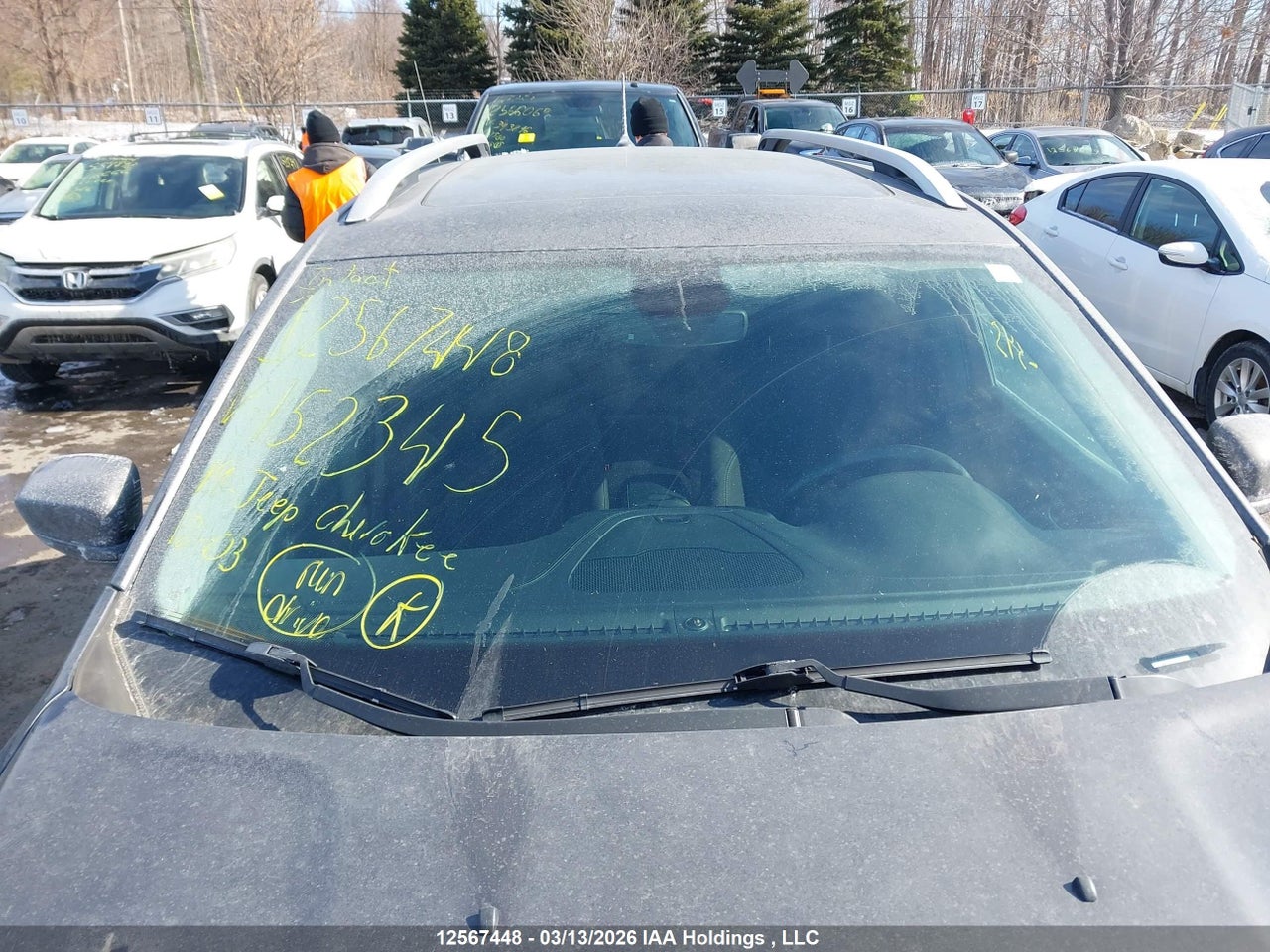 Image #/images/mount/1C4PJMCB8KD152345_17.jpg for vehicle