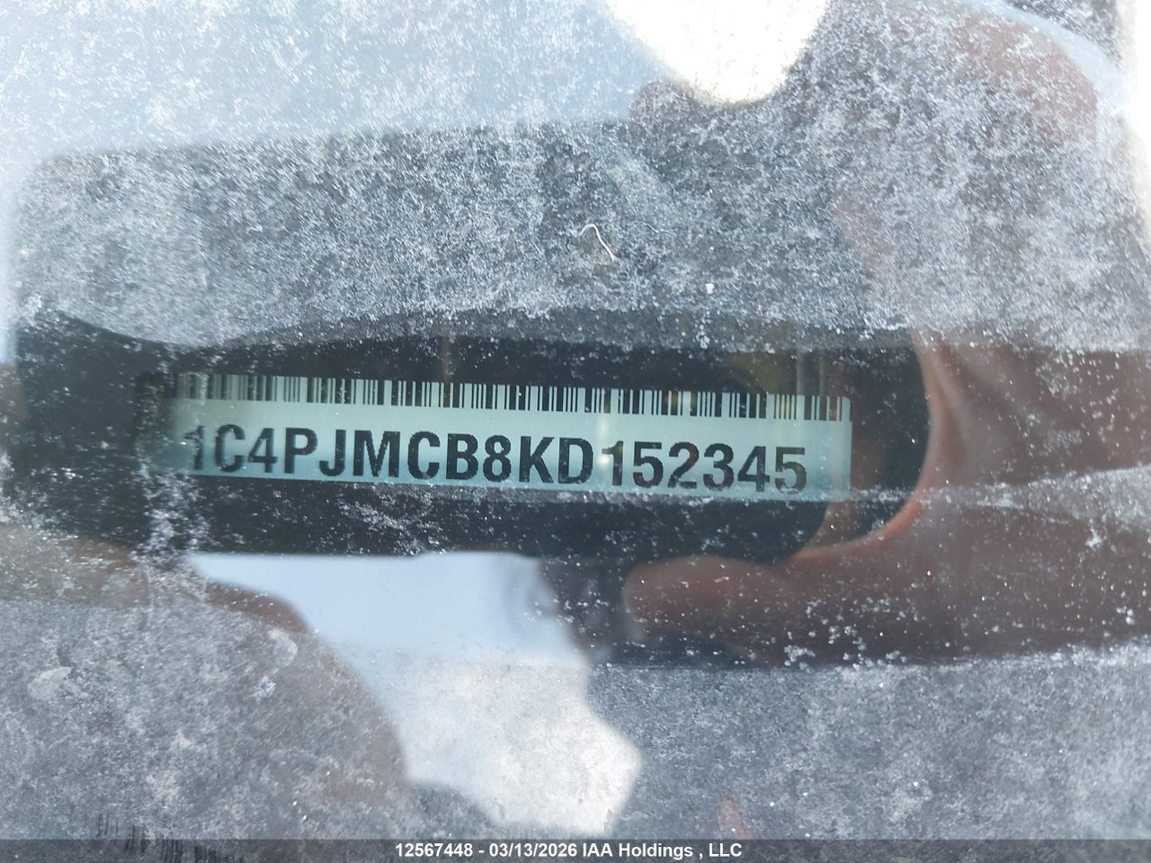 Image #/images/mount/1C4PJMCB8KD152345_19.jpg for vehicle