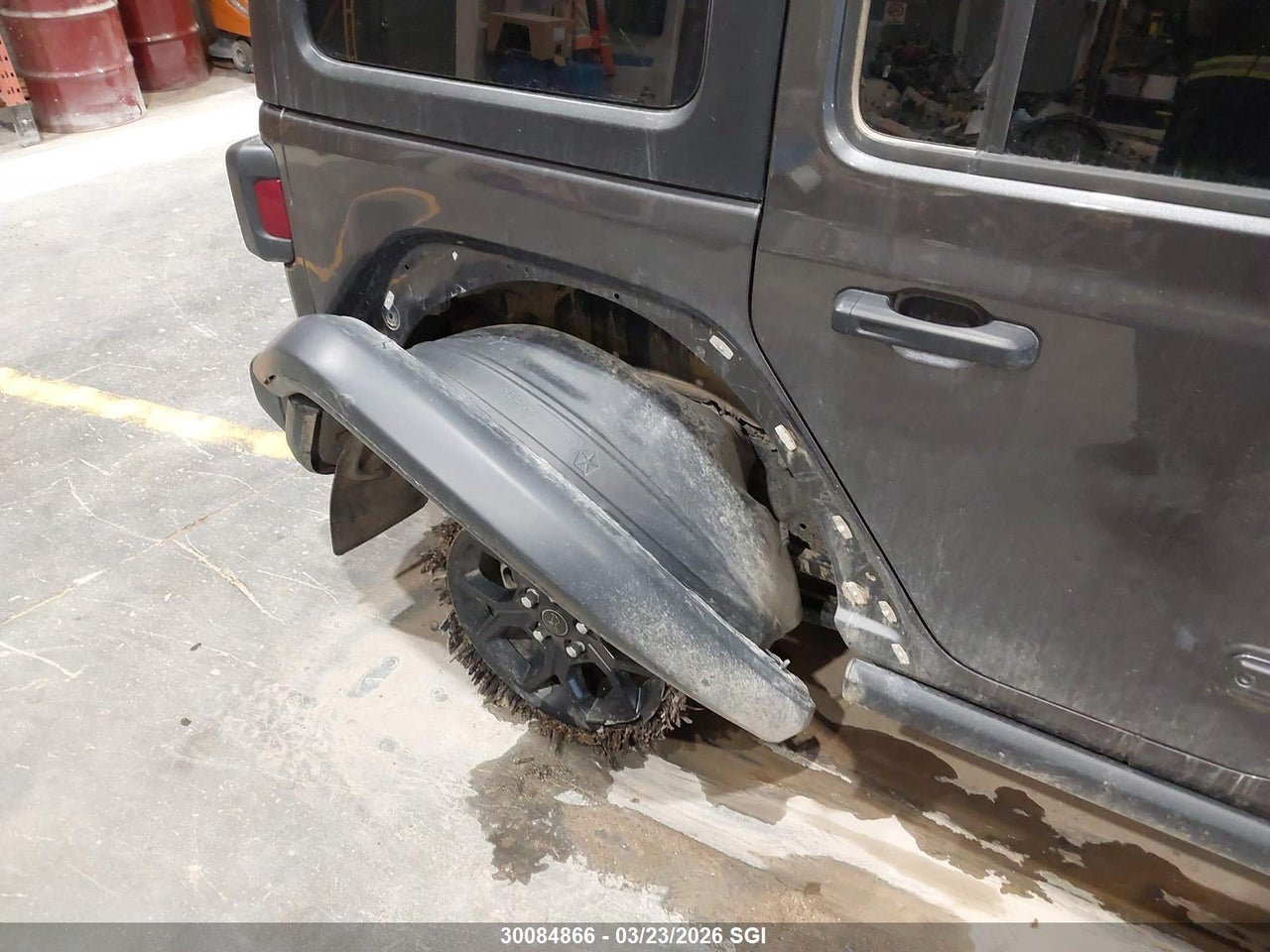 Image #/images/mount/1C4PJXDGXRW250593_18.jpg for vehicle