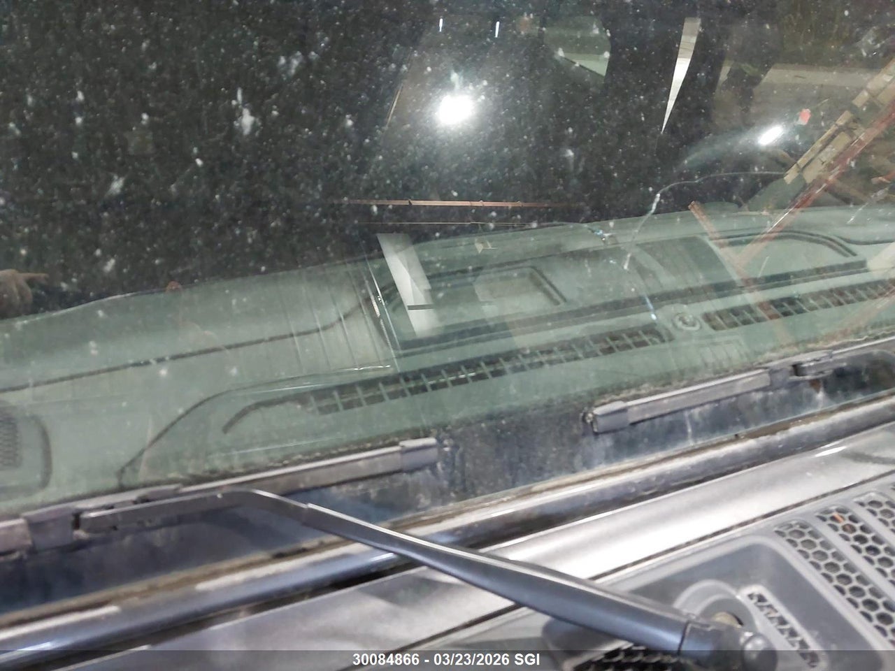 Image #/images/mount/1C4PJXDGXRW250593_19.jpg for vehicle