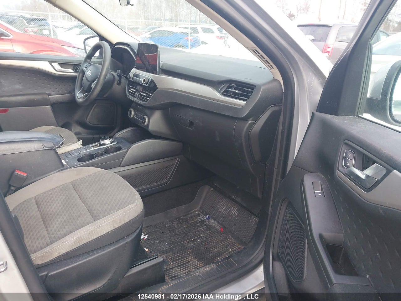 Image #/images/mount/1FMCU9G6XLUB46155_05.jpg for vehicle