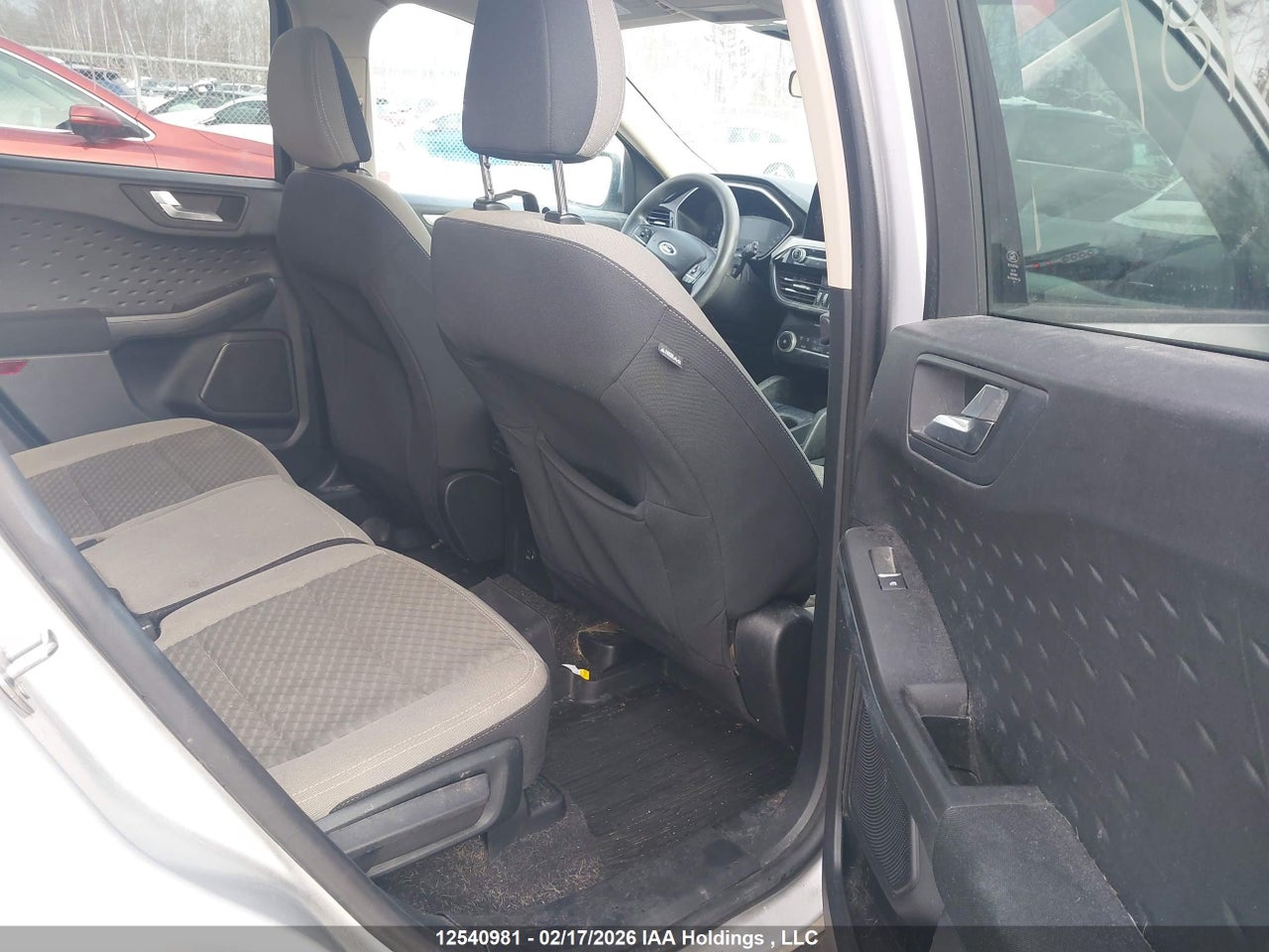 Image #/images/mount/1FMCU9G6XLUB46155_08.jpg for vehicle