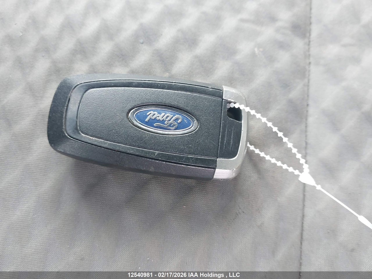 Image #/images/mount/1FMCU9G6XLUB46155_11.jpg for vehicle