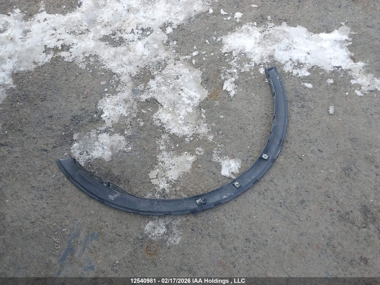 Image #/images/mount/1FMCU9G6XLUB46155_12.jpg for vehicle