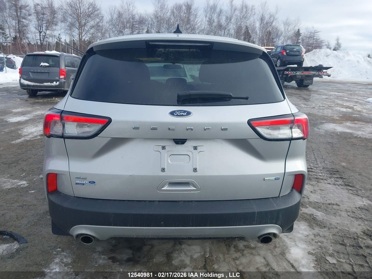 Image #/images/mount/1FMCU9G6XLUB46155_17.jpg for vehicle