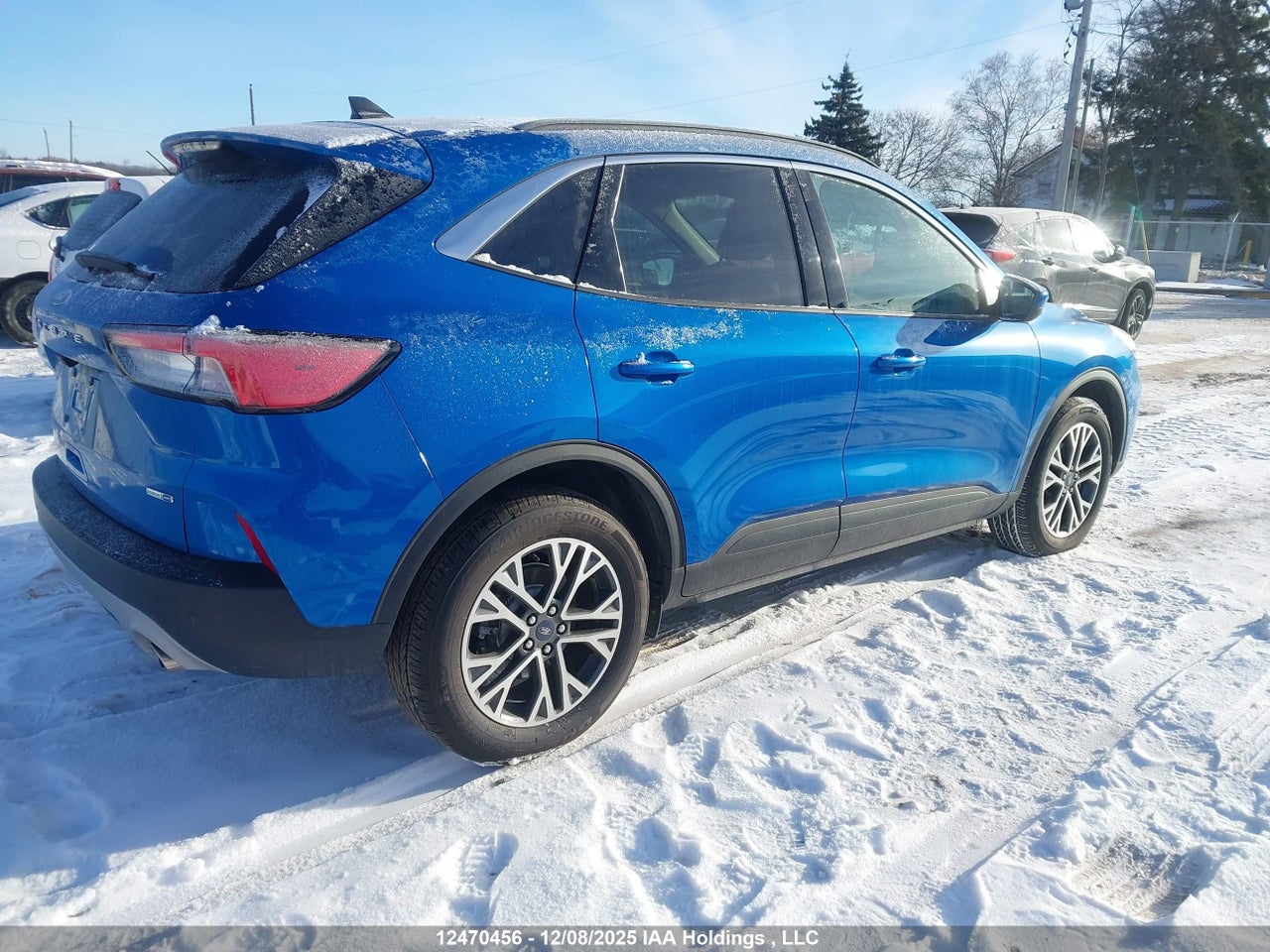 Image #/images/mount/1FMCU9H60LUB27421_04.jpg for vehicle