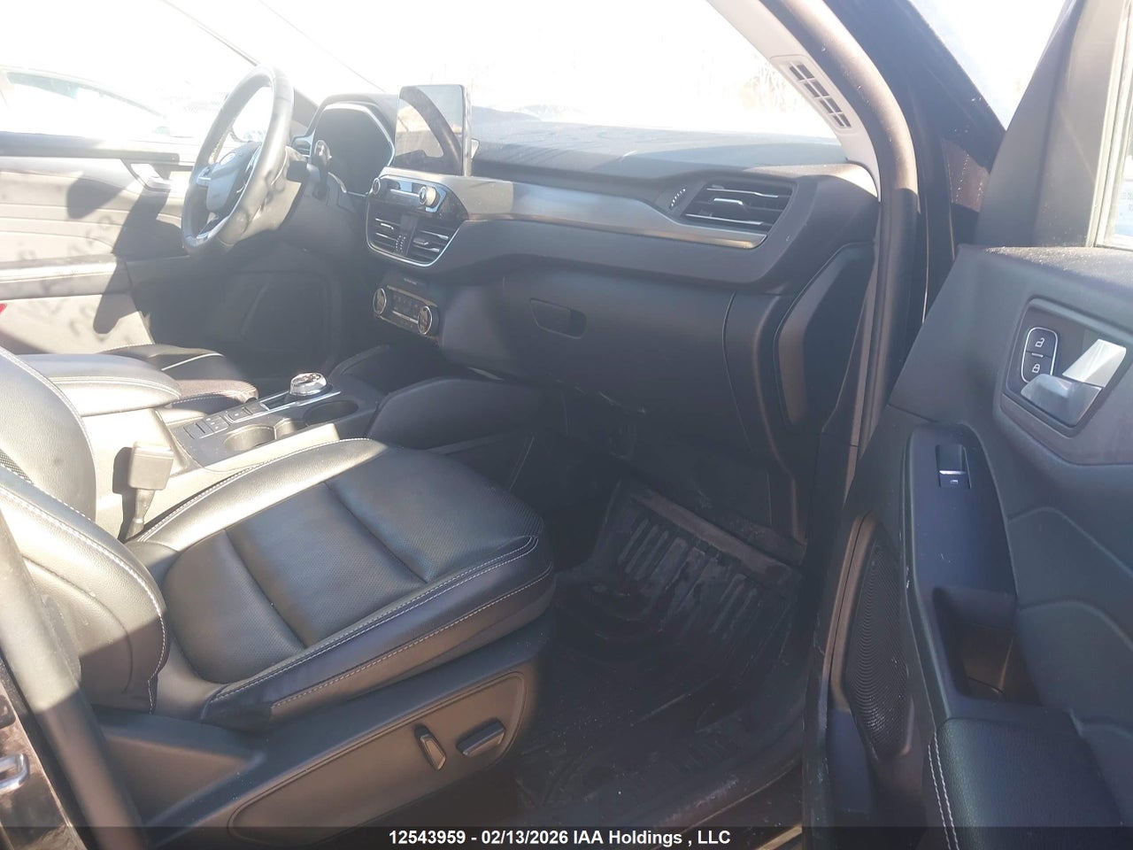 Image #/images/mount/1FMCU9J93NUA68825_05.jpg for vehicle