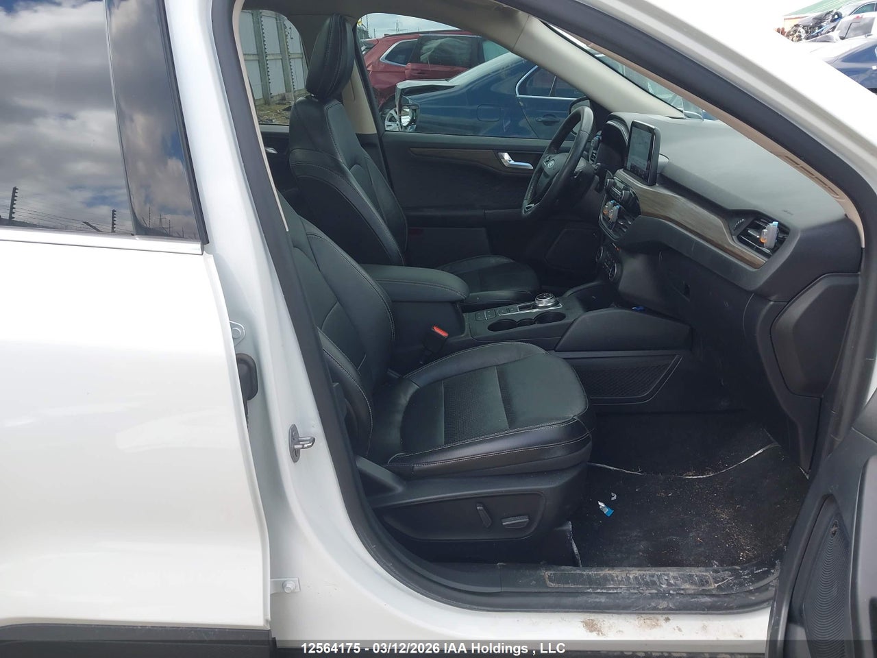 Image #/images/mount/1FMCU9J95LUB51511_05.jpg for vehicle