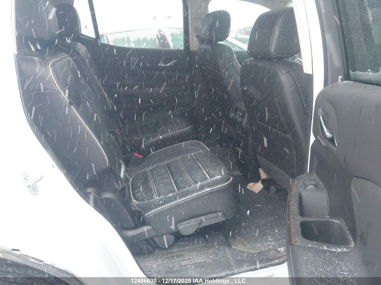 Image #/images/mount/1GKKNXLS4PZ260816_08.jpg for vehicle