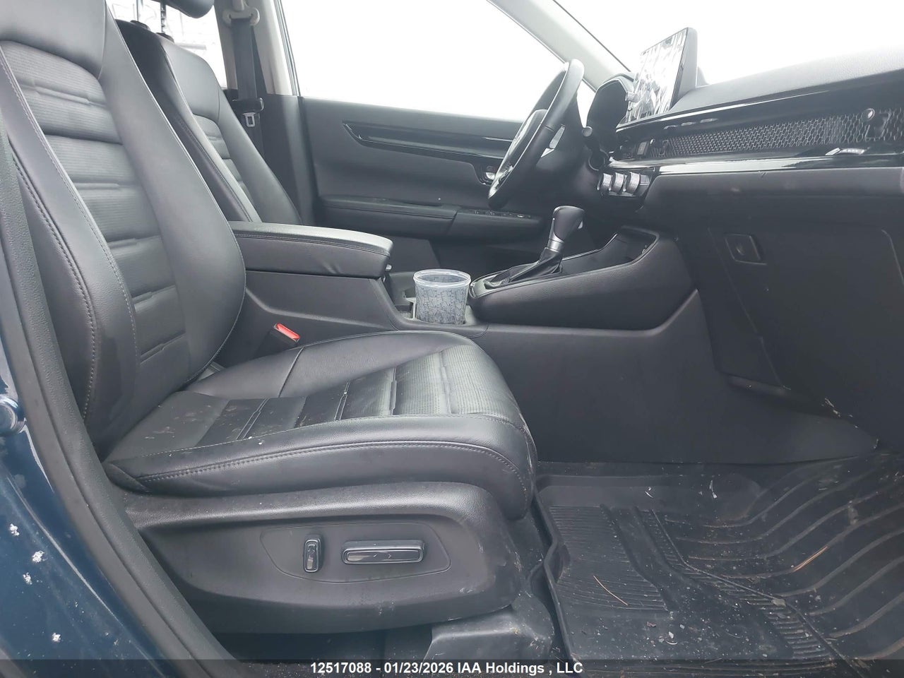 Image #/images/mount/2HKRS4H70PH100655_05.jpg for vehicle