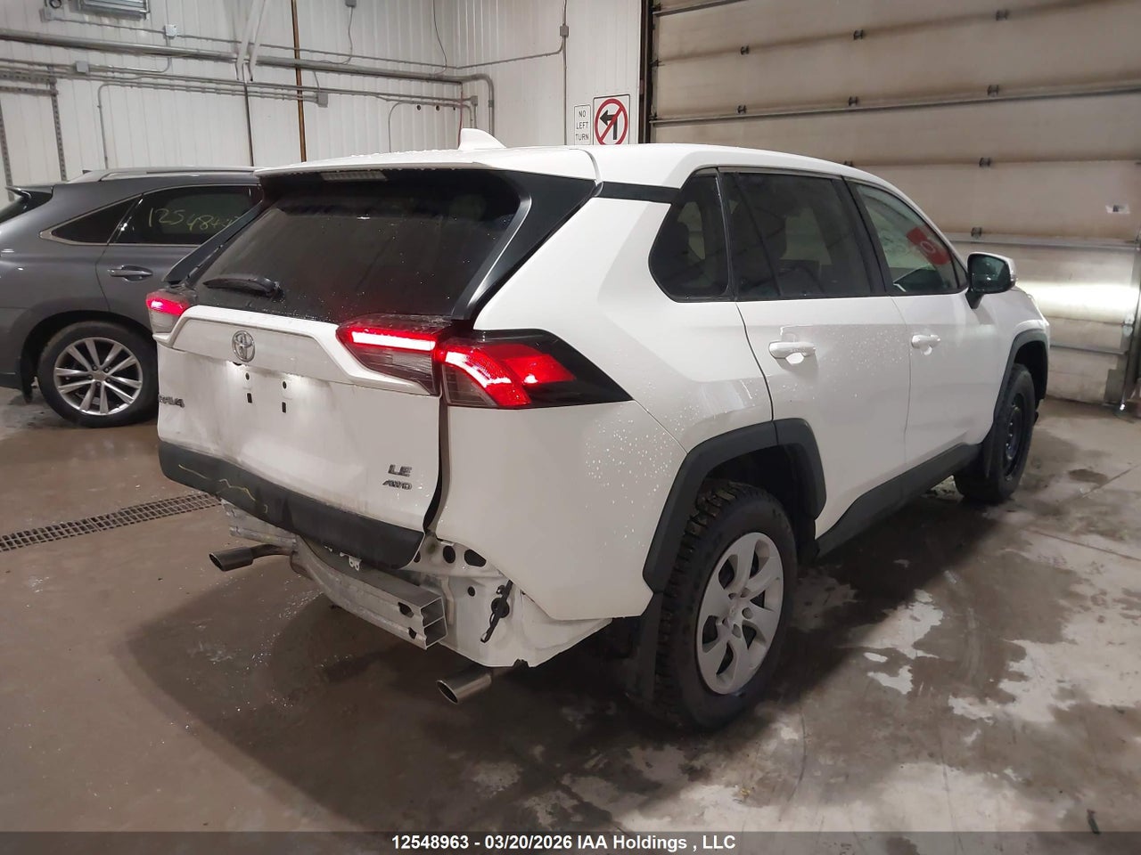 Image #/images/mount/2T3B1RFV9PC391914_04.jpg for vehicle