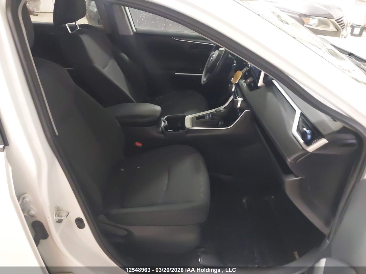 Image #/images/mount/2T3B1RFV9PC391914_05.jpg for vehicle