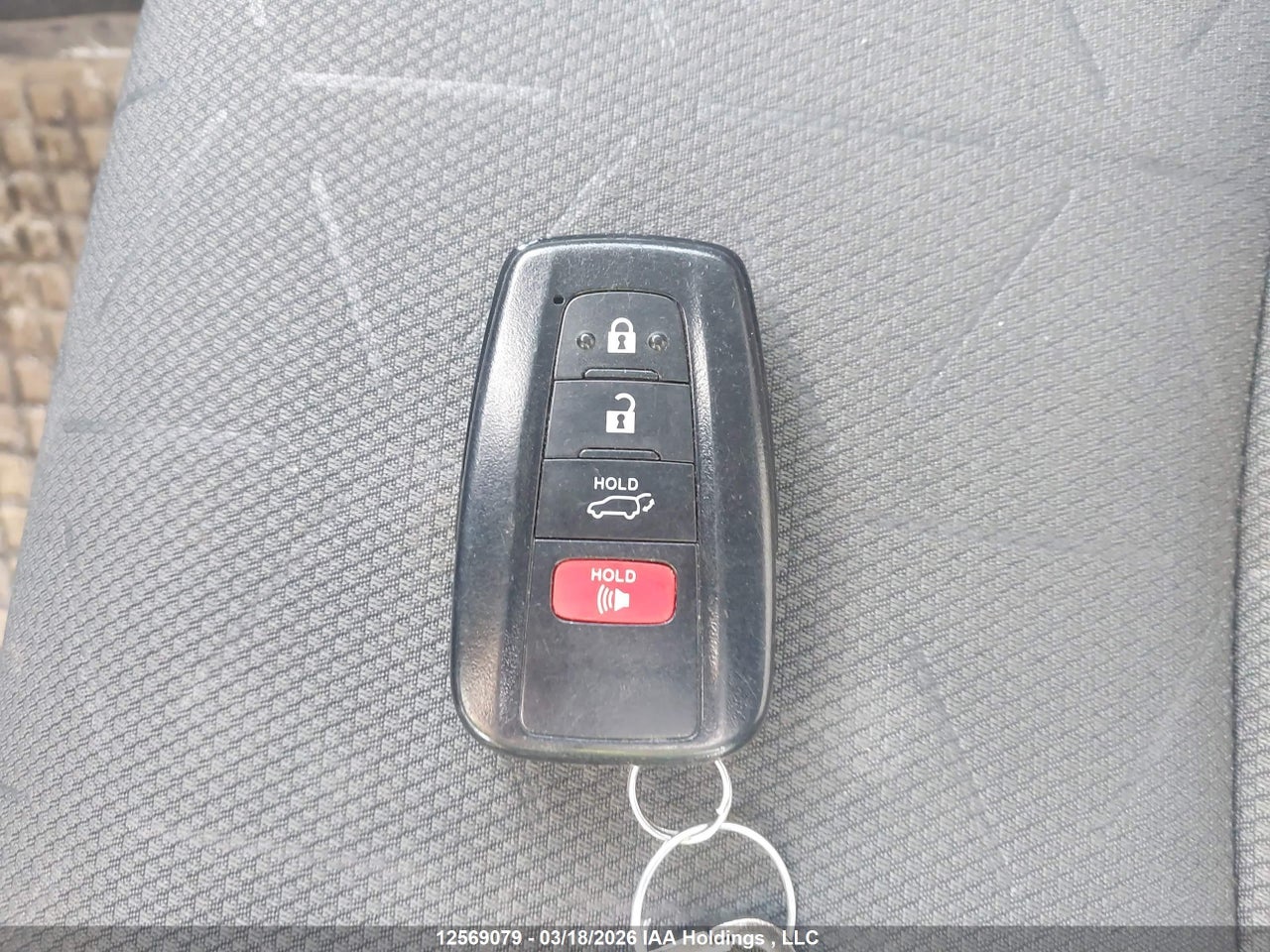 Image #/images/mount/2T3R1RFV4LC122115_11.jpg for vehicle