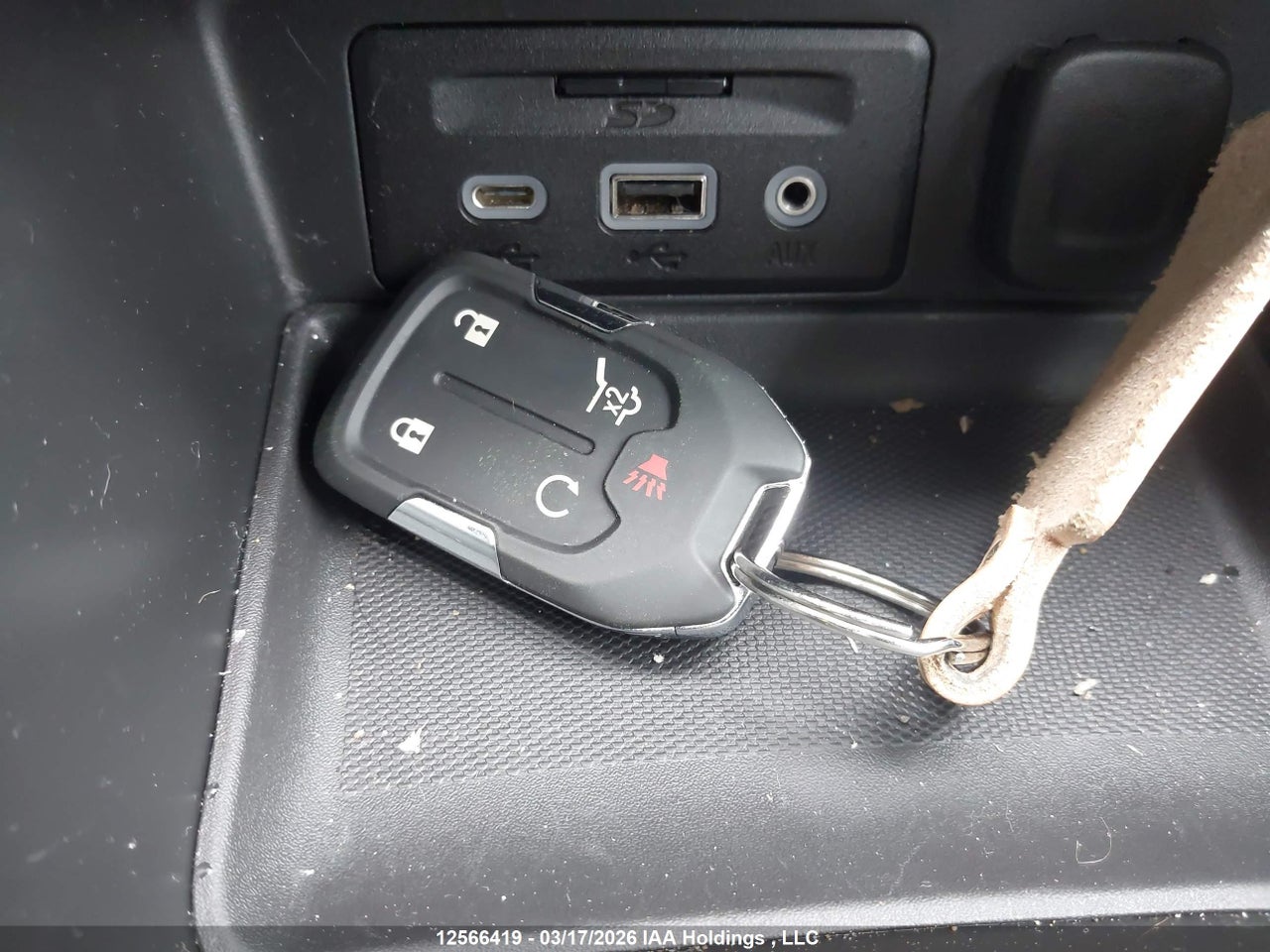 Image #/images/mount/3GKALXEG6RL207085_11.jpg for vehicle