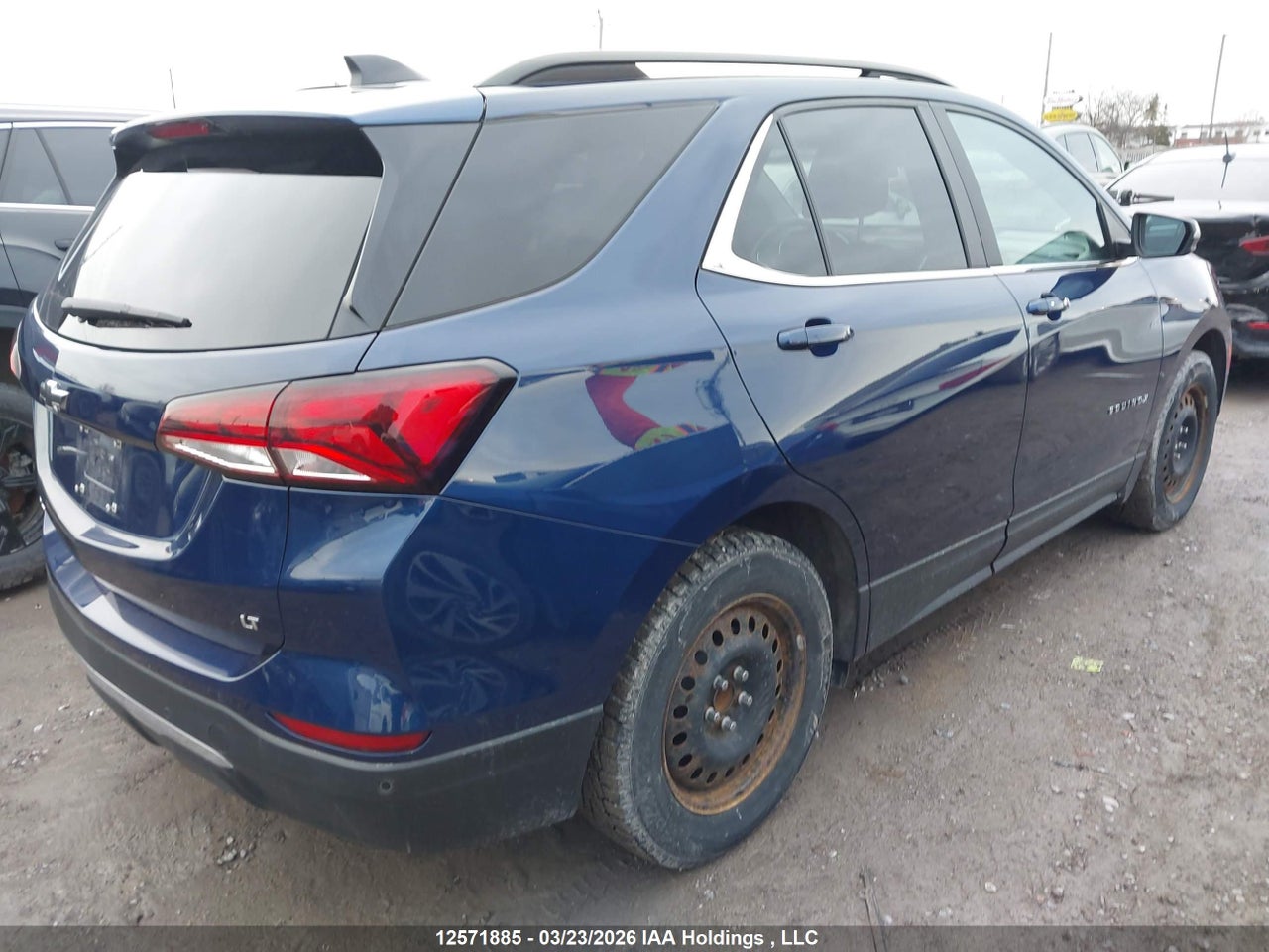 Image #/images/mount/3GNAXKEV9NL271138_04.jpg for vehicle