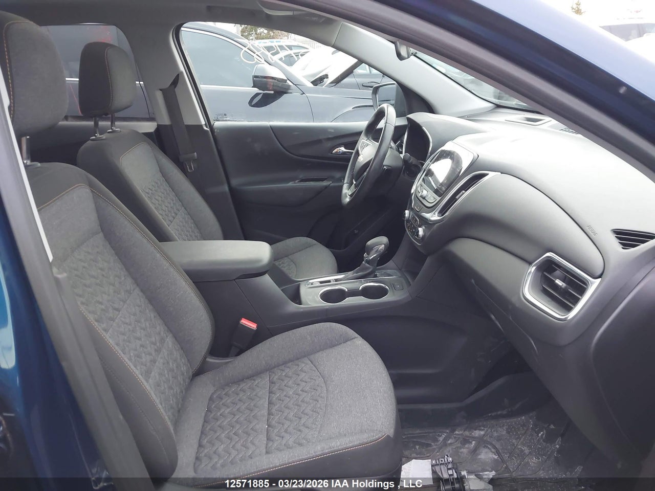 Image #/images/mount/3GNAXKEV9NL271138_05.jpg for vehicle