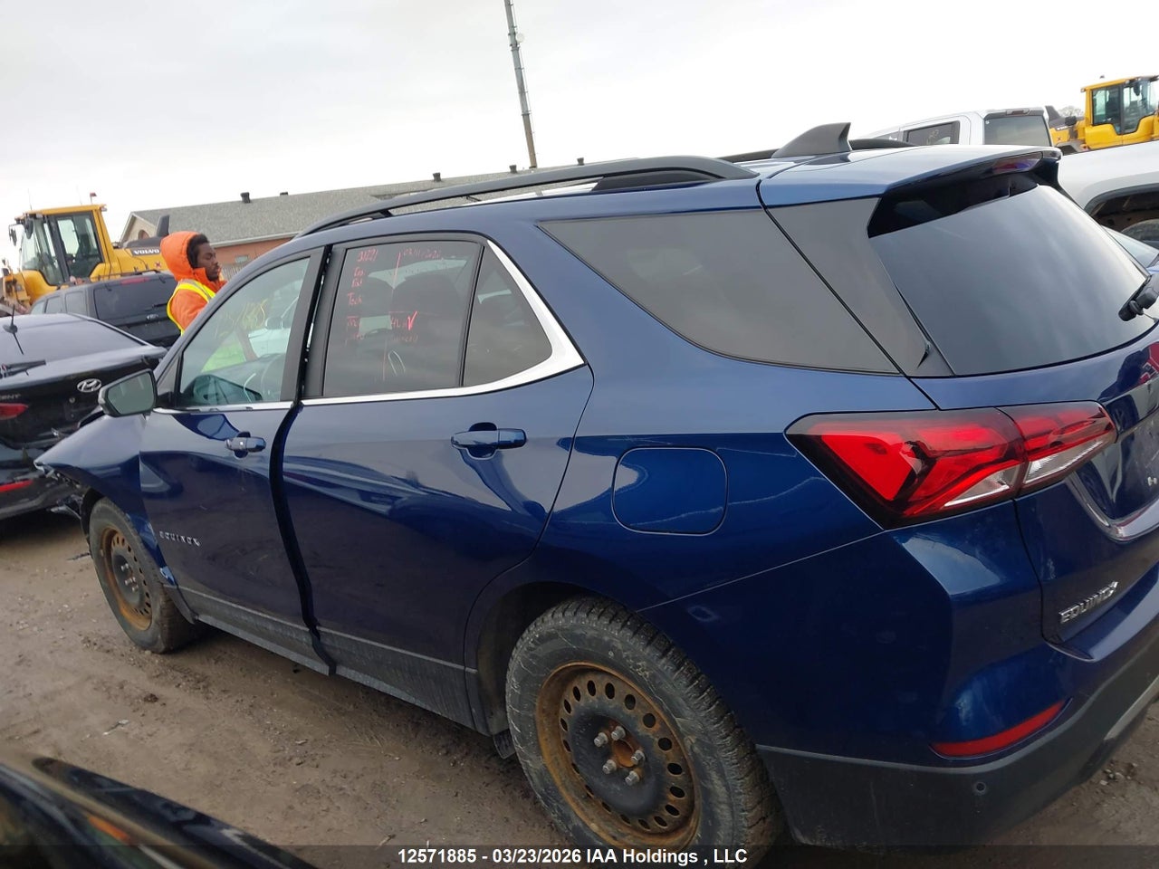 Image #/images/mount/3GNAXKEV9NL271138_14.jpg for vehicle