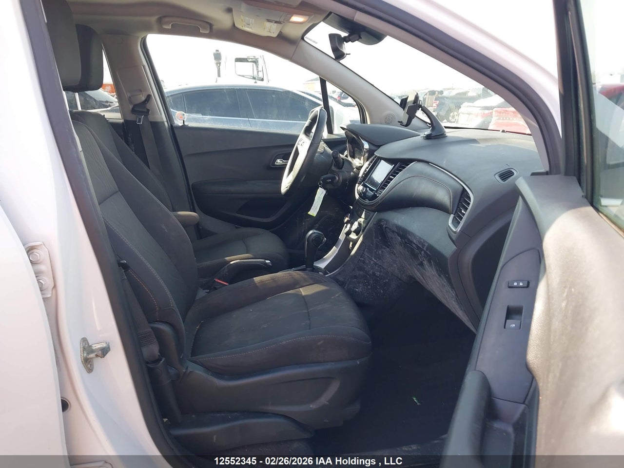 Image #/images/mount/3GNCJLSB6LL147979_05.jpg for vehicle