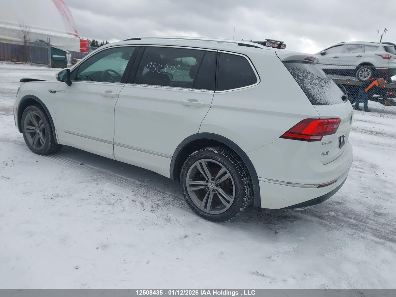 Image #/images/mount/3VV4B7AX8LM121474_03.jpg for vehicle