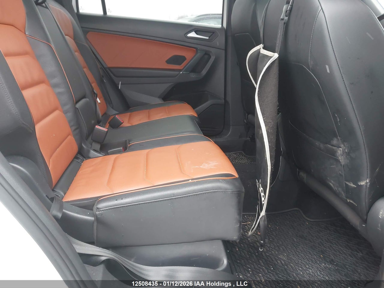 Image #/images/mount/3VV4B7AX8LM121474_08.jpg for vehicle