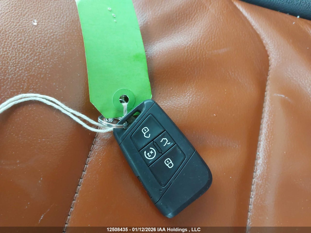 Image #/images/mount/3VV4B7AX8LM121474_11.jpg for vehicle