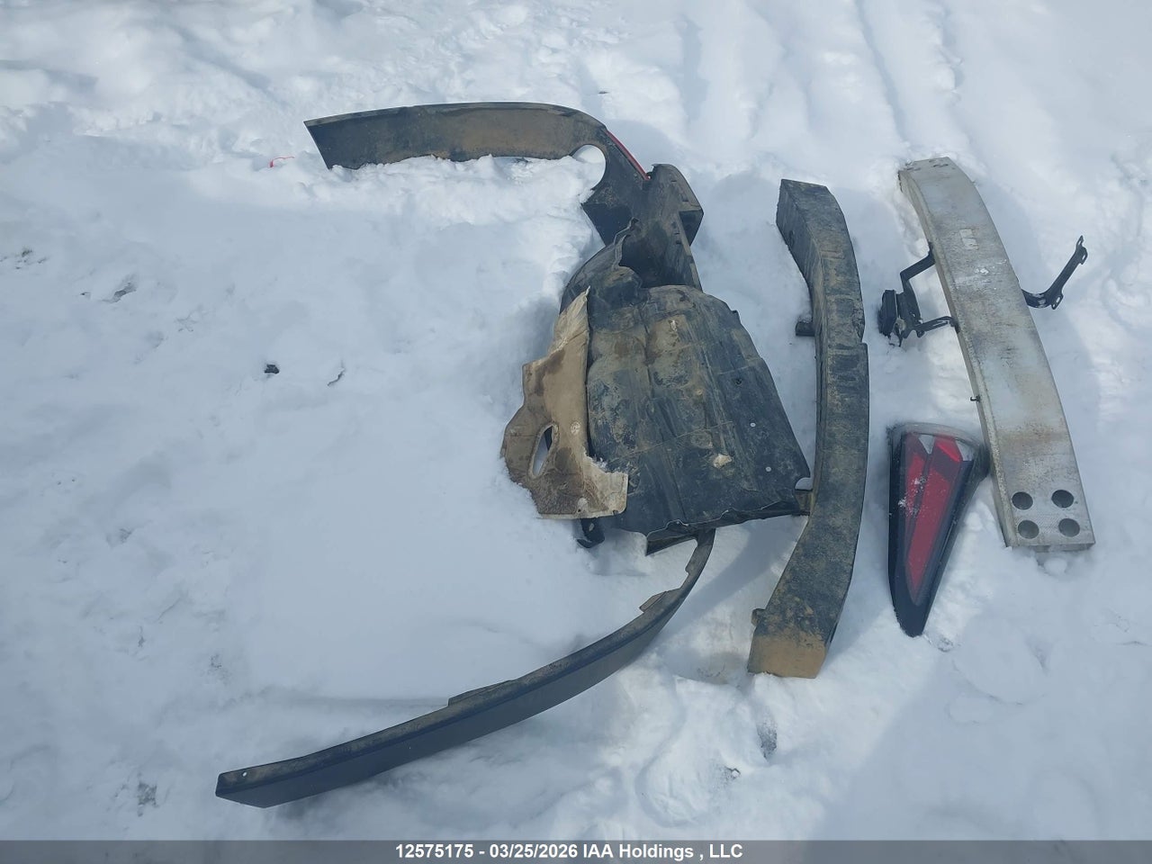 Image #/images/mount/5N1AZ2CS0LN125828_19.jpg for vehicle