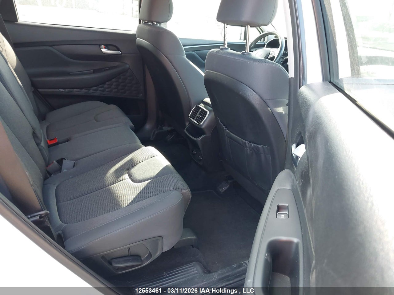 Image #/images/mount/5NMS2CAD2LH239401_08.jpg for vehicle