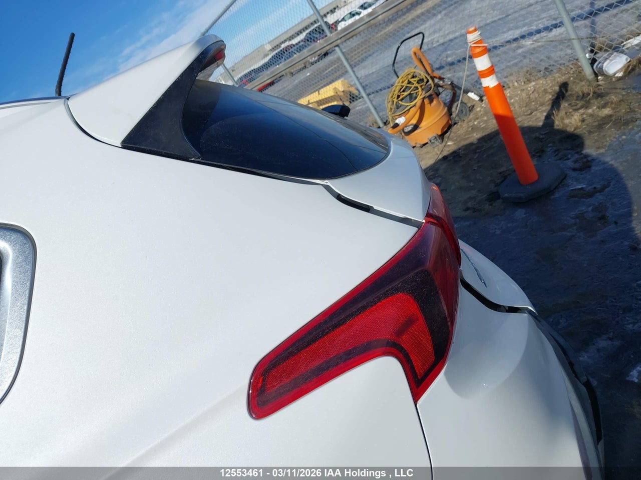 Image #/images/mount/5NMS2CAD2LH239401_20.jpg for vehicle