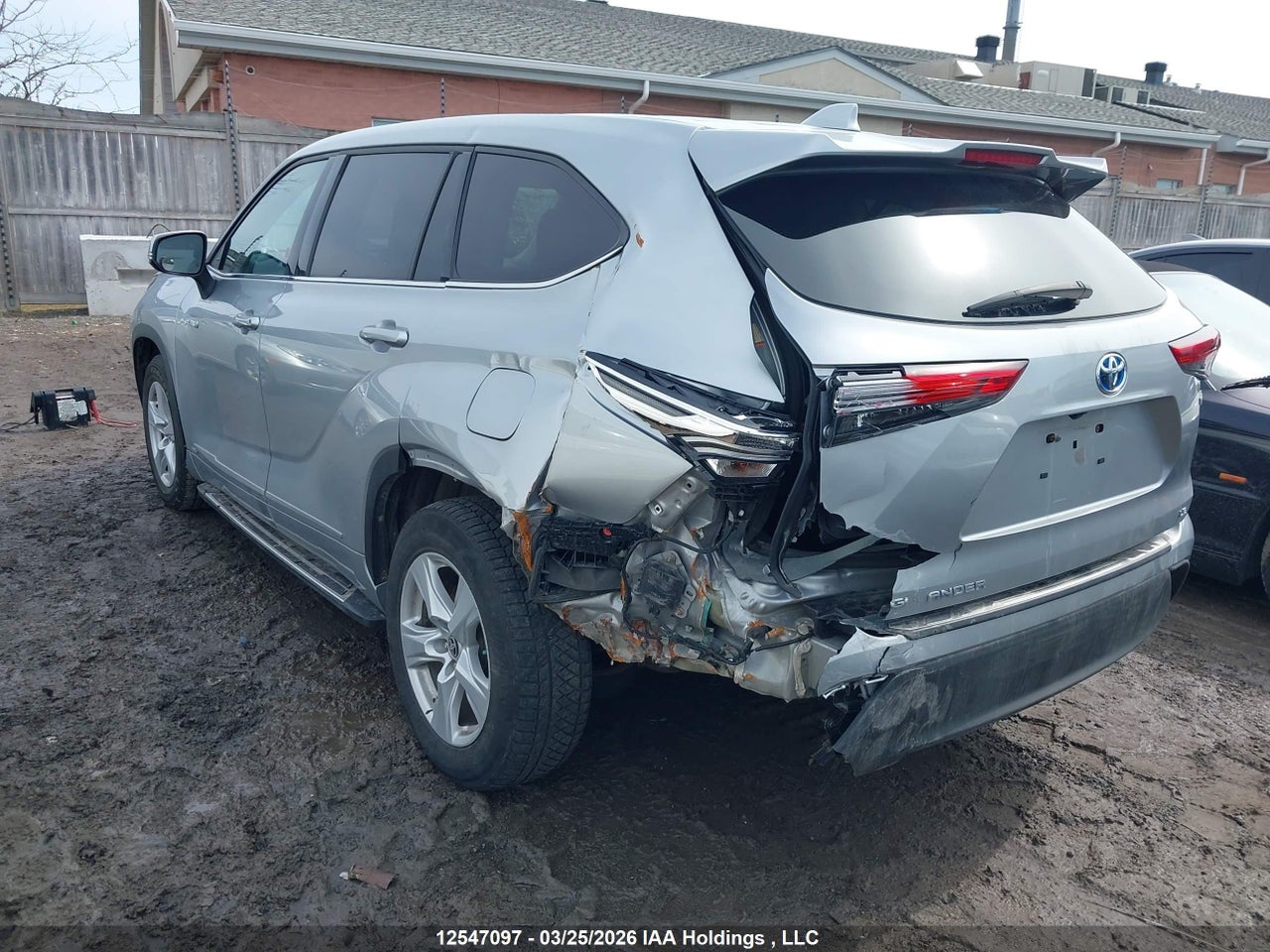 Image #/images/mount/5TDBBRCH3LS009432_06.jpg for vehicle