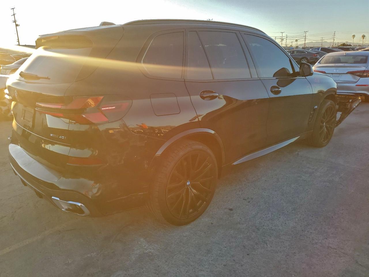 Image #/images/mount/5UX23EU03R9V17775_06.jpg for vehicle