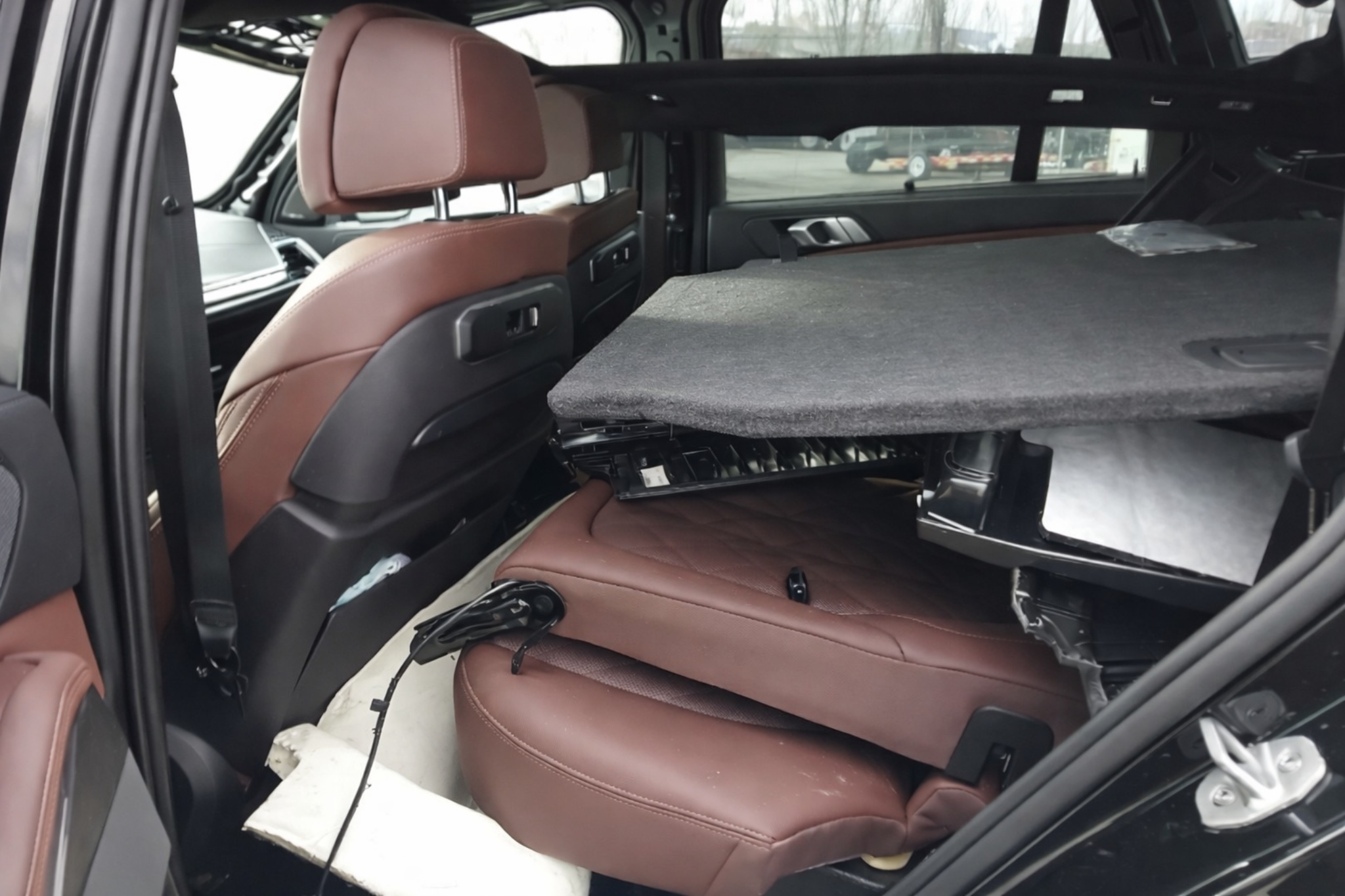 Image #/images/mount/5UX23EU03R9V17775_07.jpg for vehicle