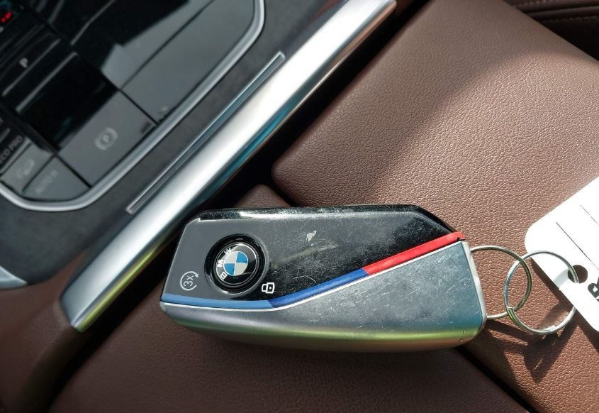 Image #/images/mount/5UX23EU03R9V17775_11.jpg for vehicle