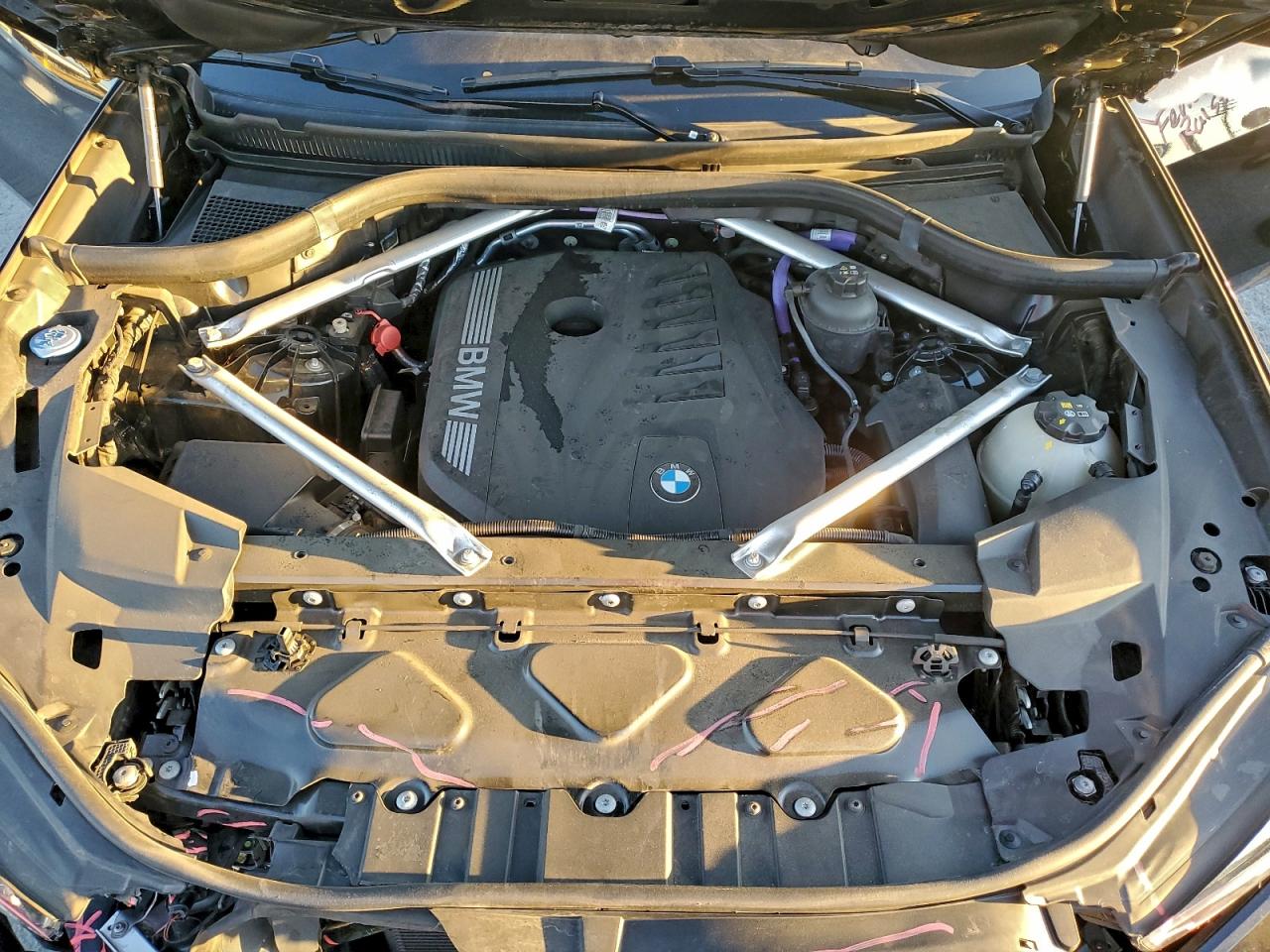 Image #/images/mount/5UX23EU03R9V17775_16.jpg for vehicle