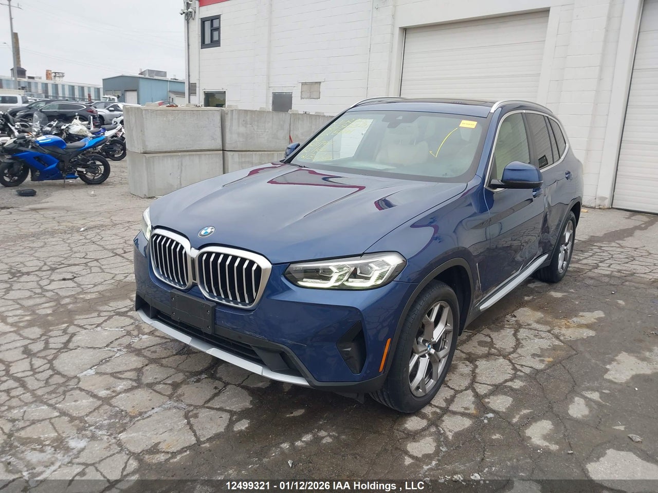 Image #/images/mount/5UX53DP05N9K31763_02.jpg for vehicle