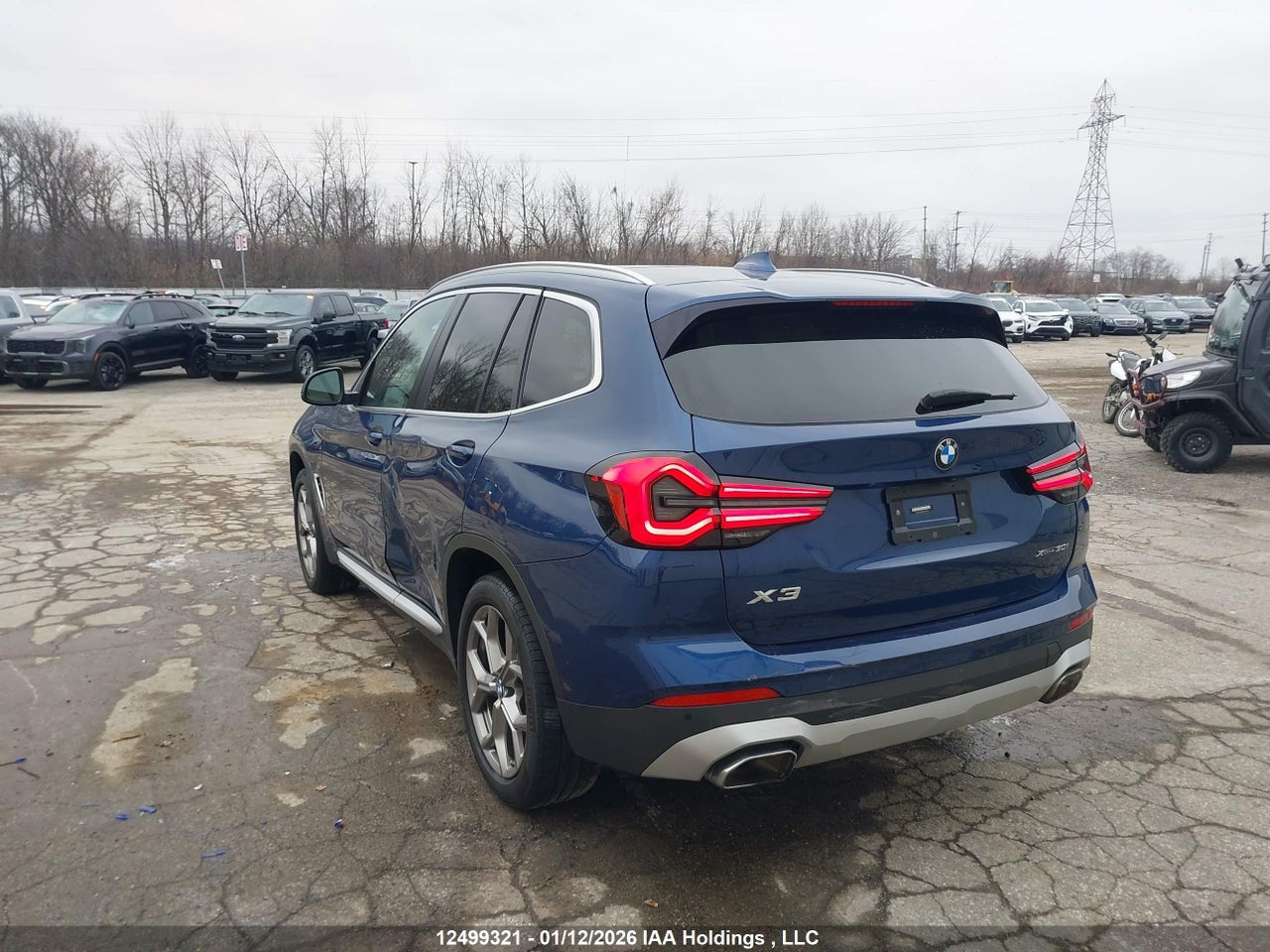 Image #/images/mount/5UX53DP05N9K31763_03.jpg for vehicle