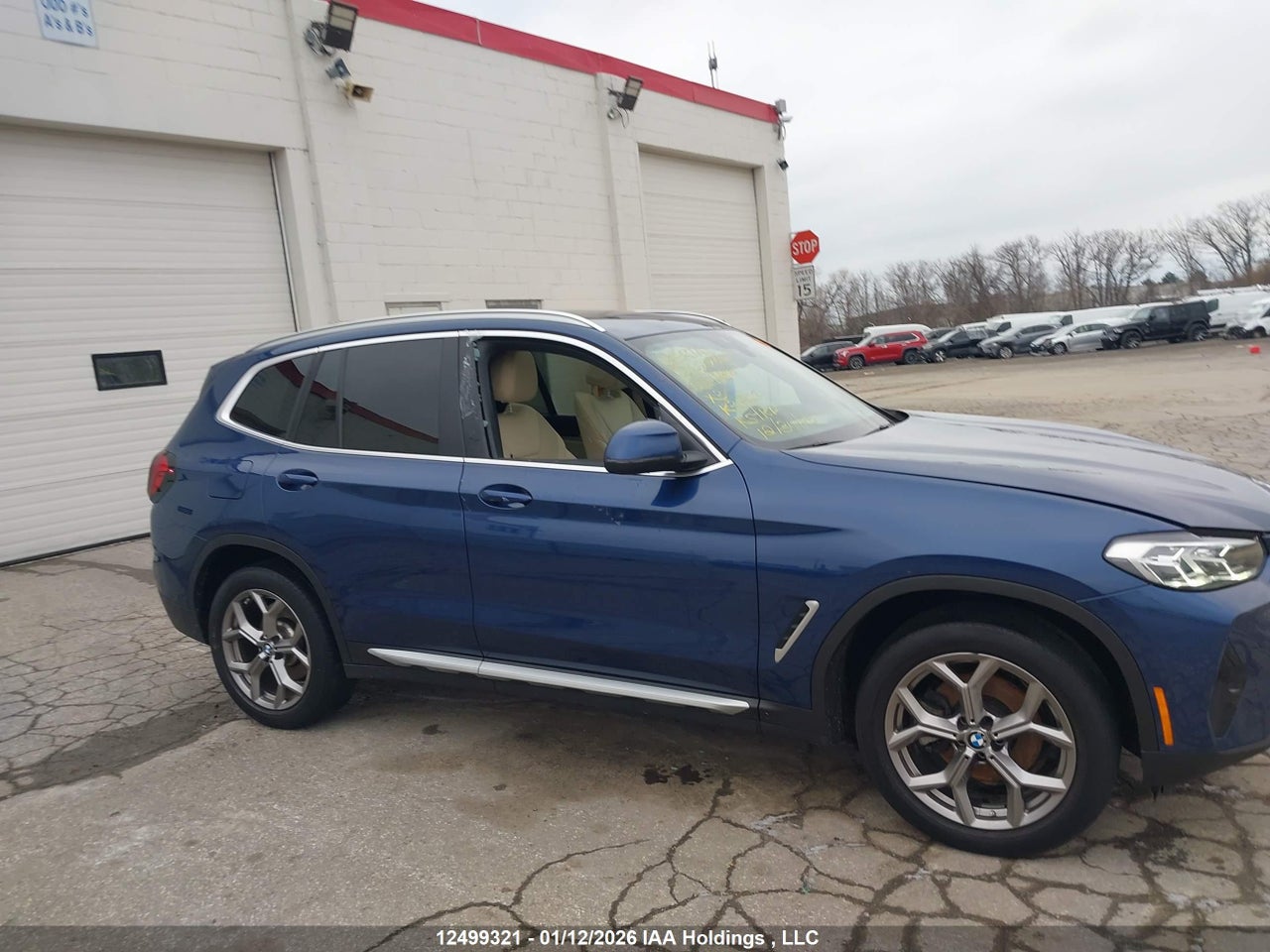 Image #/images/mount/5UX53DP05N9K31763_13.jpg for vehicle