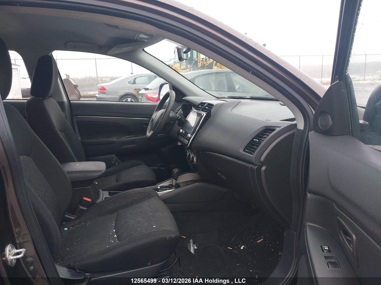 Image #/images/mount/JA4AJUAU4MU601558_05.jpg for vehicle